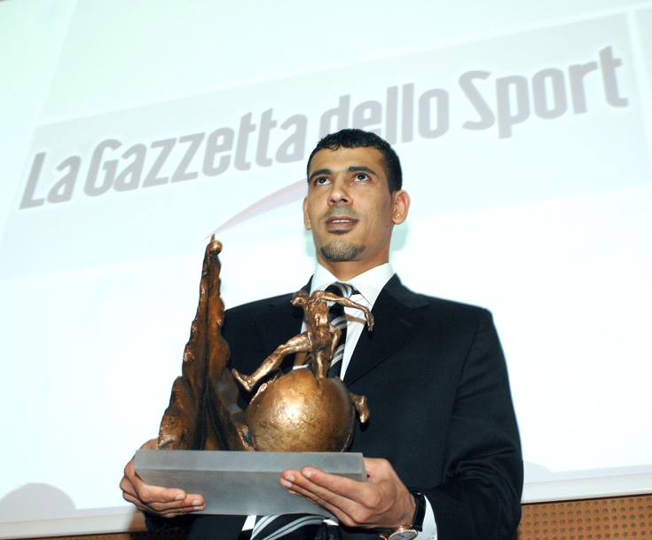 Younsem Khalef con il Premio. Bozzani